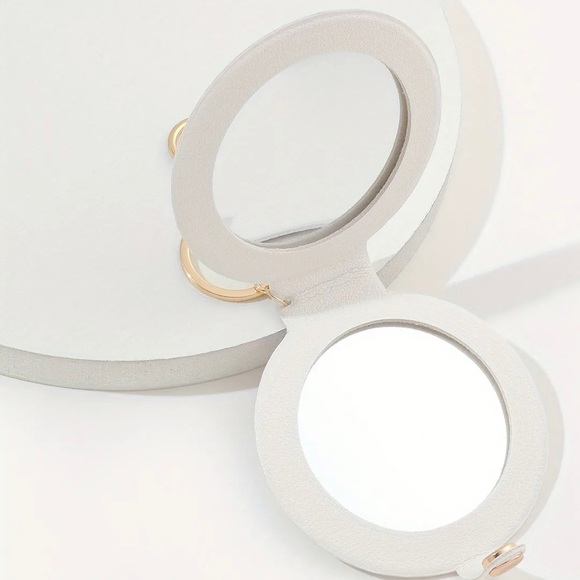 Makeup Mirror Keychain Accessory - Picture 4 of 4